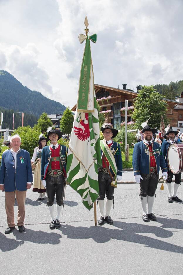 Schützen aus Strengen beim Schützenfest in St. Anton am Arlberg - 07.08.2022