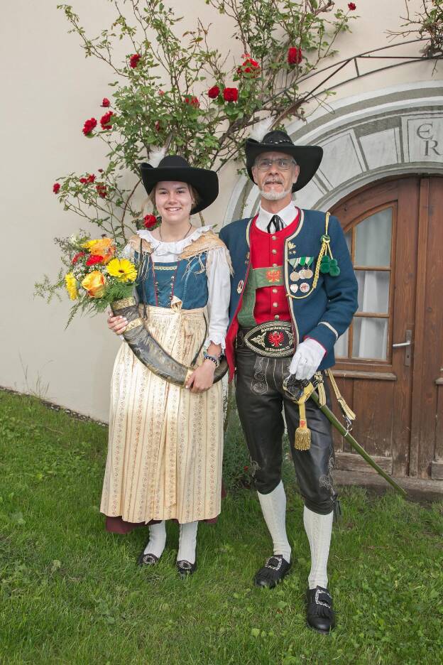 Marketenderin und Schütze beim Talschaftsfest in Grins - 12.06.2022